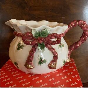 -Fabulous Fitz and Floyd “Santa Bag” 1.5 qt. pitcher preloved ♥️